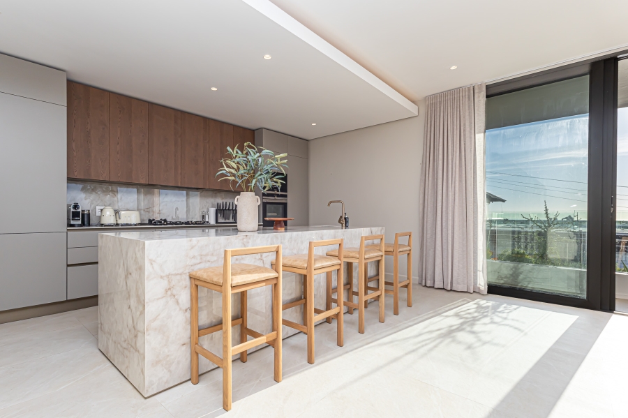 To Let 4 Bedroom Property for Rent in Fresnaye Western Cape